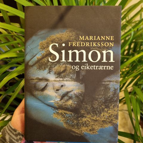 Simon og eiketrærne av Marianne Fredriksson. Innbundet!