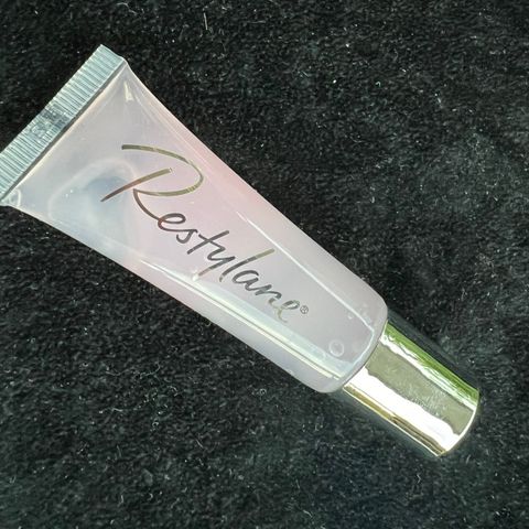 Restylan lipgloss.