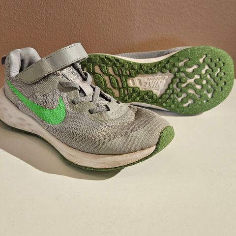 Nike revolution joggesko