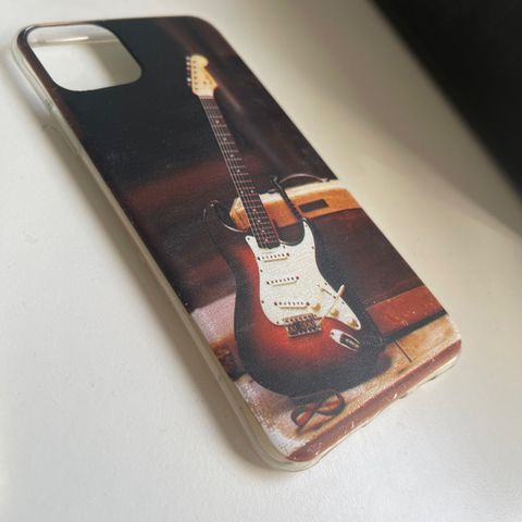 iPhone 11 Pro Max deksel med el-gitar (Fender Stratocaster)