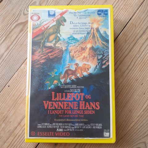 LILLEFOT OG VENNENE HANS. NORSK BIG BOX VHS TEGNEFILM. ESSELTE.