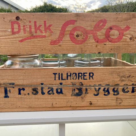 To trekasser,Fredrikstad bryggeri og Borgar, og Norgesglass❤️900kr samlet.