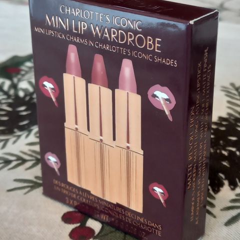 Charlotte Tilbury's Iconic Mini Lip Warderobe. Set med 3stk. (1 av 5)