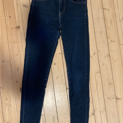 Levi’s 720 24x28 (high rise super skinny) mørkeblå