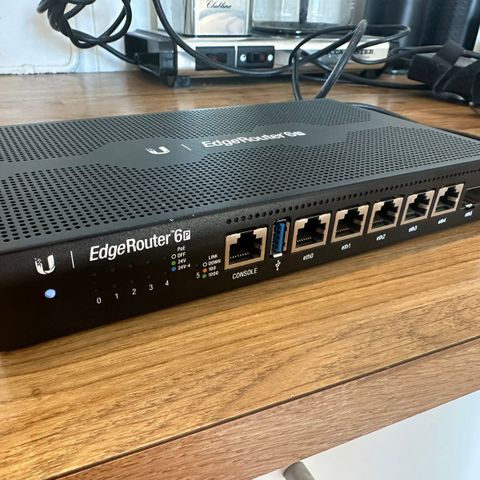 Ubiquiti EdgeRouter 6P PoE Router