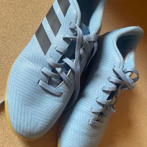 Adidas fotballsko str. 36