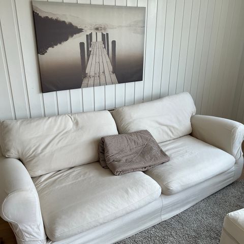 Sofa fra danske InterStudio. Hvit. Kan leveres. Evt bud. Må ut nå.