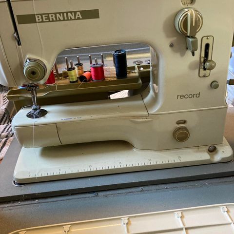 Retro symaskin. Bernina 530 -2. Bernina - record