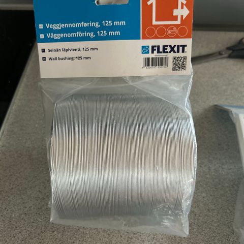 Flexit Veggjennomføring 125mm inkl tape