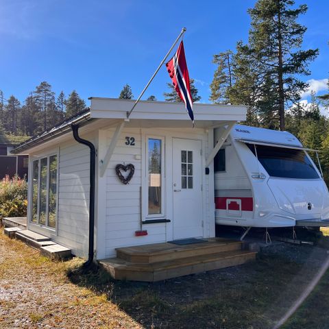 Spikertelt i god stand på plass nummer 32 Høimyr Fjellcamping,  Fagerfjell