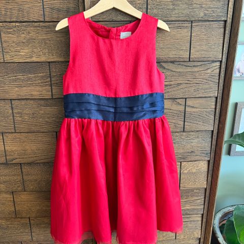Rød kjole 17.mai med strømpebukse
