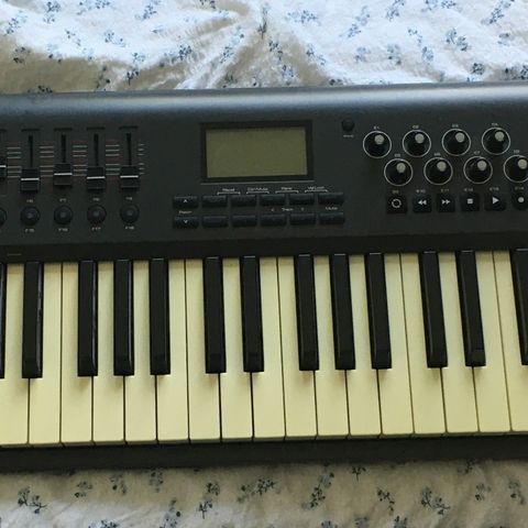 M-Audio AXIOM MIDI keyboard