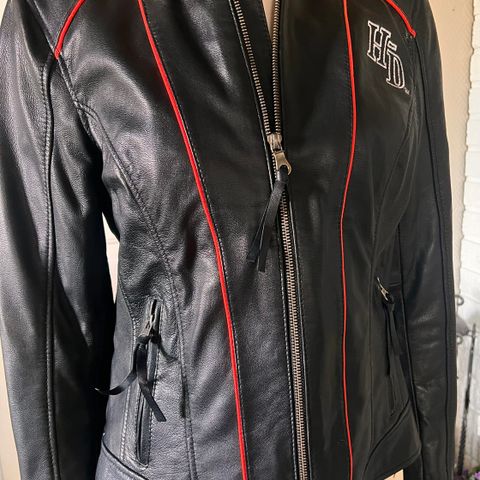 Original Harley Davidson skinnjakke og hettegenser