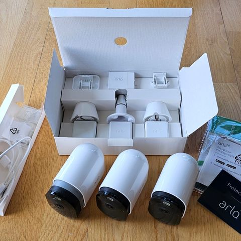 Arlo Pro 4 overvåkingskamera 3pk (hvit)