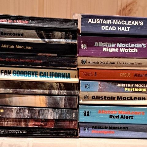 18 bøker av Alistair Maclean (engelsk pocket)