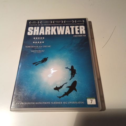 Sharkwater.  Norsk tekst