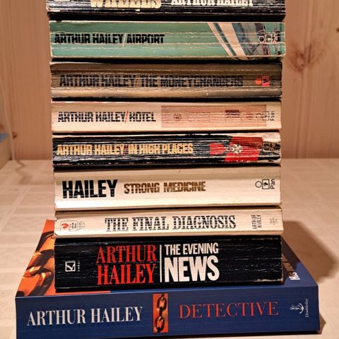 Ni bøker av Arthur Hailey (engelsk pocket)