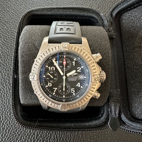 Breitling Avenger Titanium 44mm „Blood Diamond”