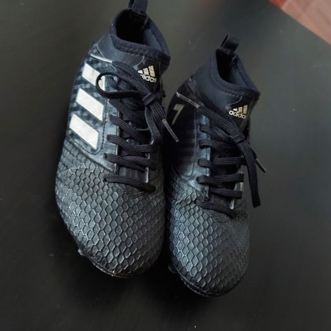 Fotballsko Adidas,  str 35