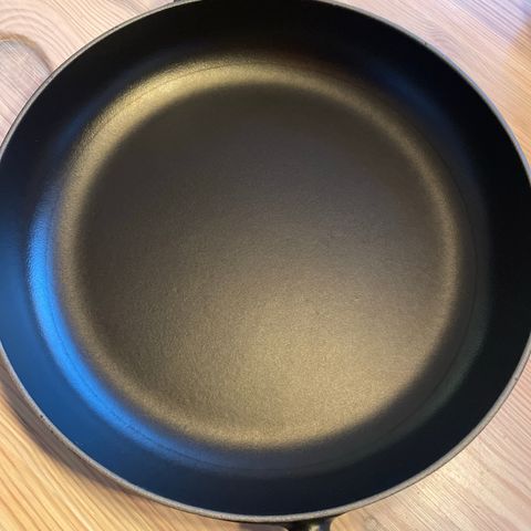 Le Creuset støpejernpanne sort