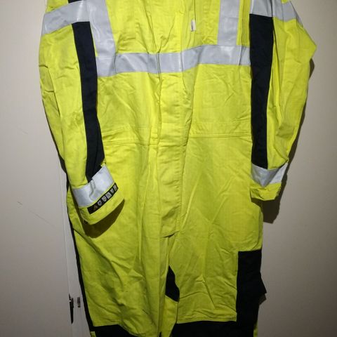 NY Djupvik Sikkerhets-Kjeledress selges Kr. 950,-