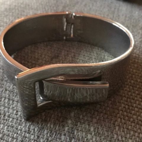 Vintage armbånd i stål.