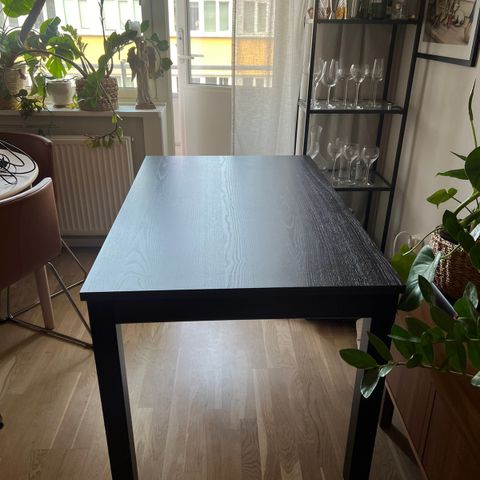 LANEBERG uttrekkbart spisebord fra IKEA