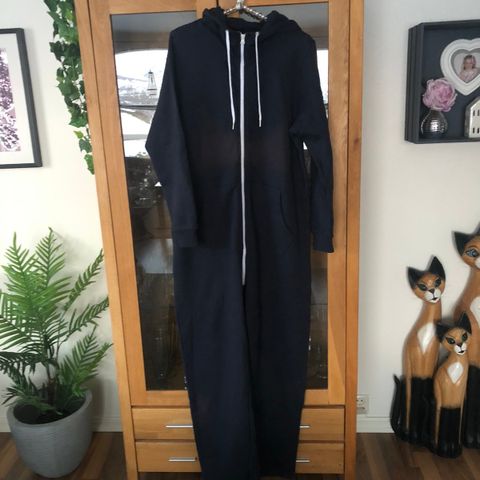 Onepiece / jumpsuit fra Only. Hel dress. Kosedress. Str. L/XL. Ny.