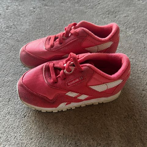 Rosa joggesko fra Reebok selges