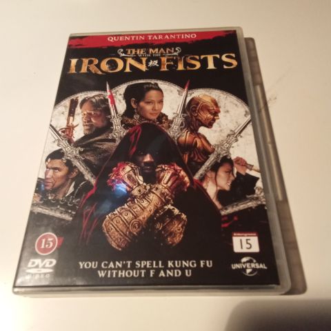 The Man with the Iron Fist.       Norsk tekst