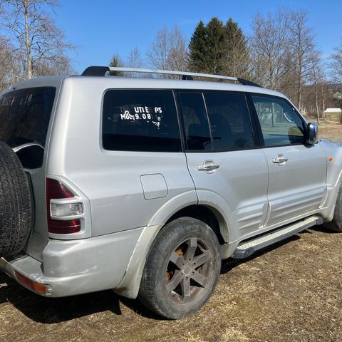 Pajero 3,2 automat selges i deler.