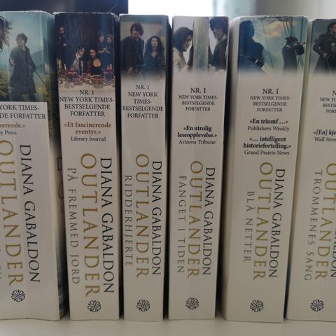 Diana Gabaldon- OUTLANDER