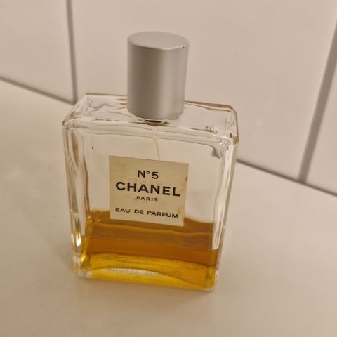 Chanel nr 5, parfyme 100 ml flaske..innhold ca 30 ml