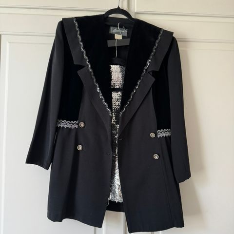 Mickaels Paris blazer med skjørt/topp