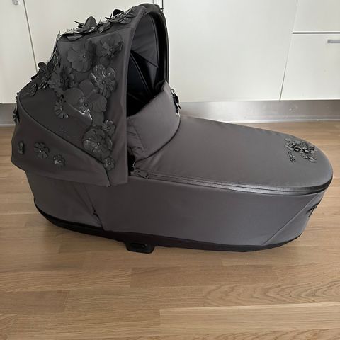 Cybex Priam Lux carry cot Simply Flowers Dream Grey