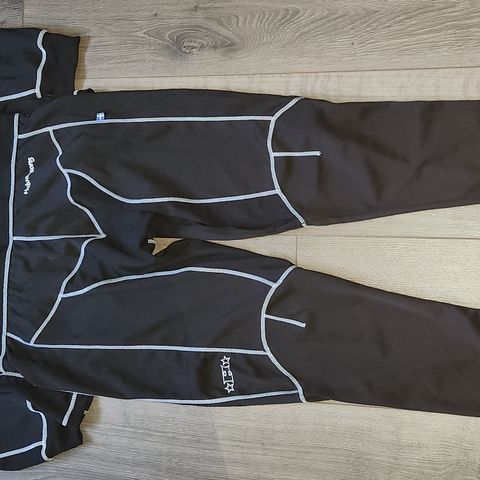Ny pris - Halvarssons trøye og bukse til å ha under kjøreklærne str. XL