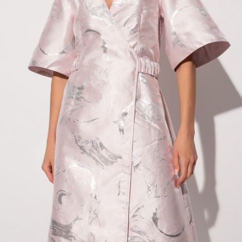 Ganni kjole Shiny Jacquard Midi Dress - Pale Lilac