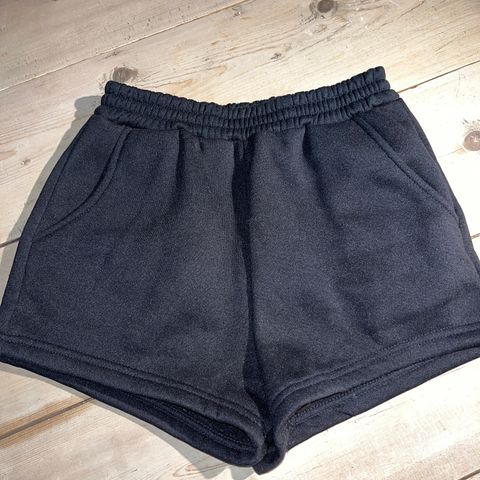 Svart enkel shorts fra SHEIN str.S (polyester)
