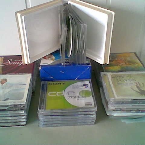 58 stk. CD'er kr. 150 og 25 stk. blu-ray kr. 200 - nytt og ubrukt