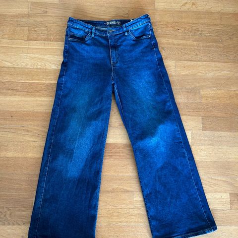 Vid, rett jeans med høyt liv fra KappAhl