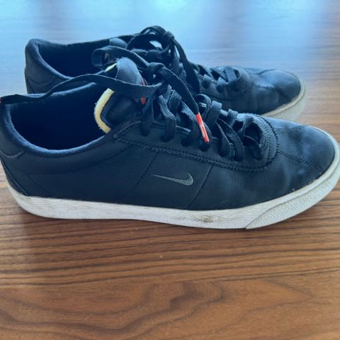 Kule sorte Nike sko str 42,5 - Kr 300