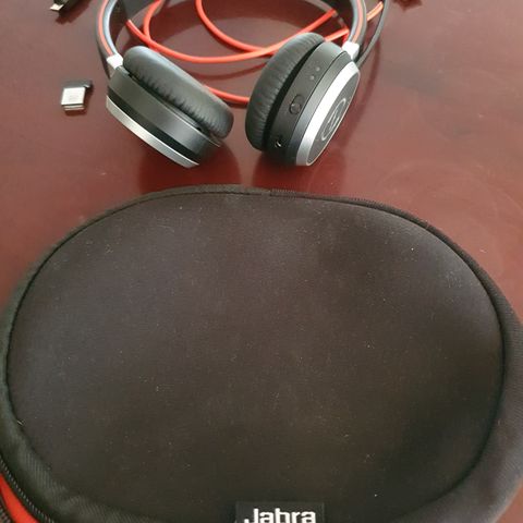 Jabra Evolve 65 med mikrofon.  Lite brukt.