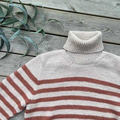 Hjemmestrikket Lyonsweater fra PetiteKnit