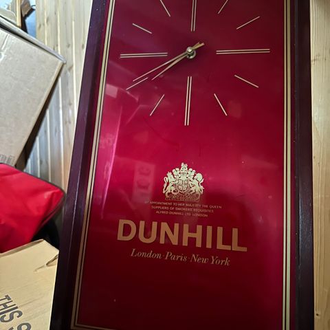 Veggklokke for Dunhill