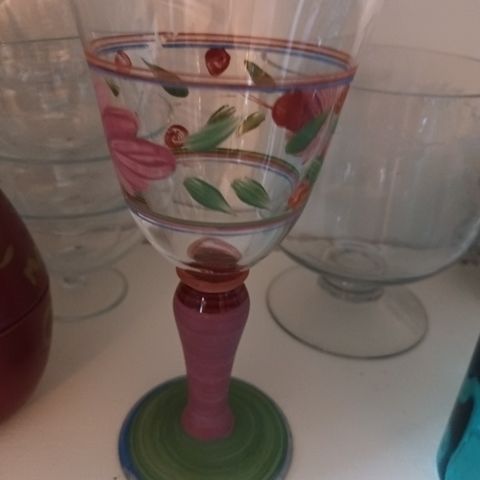 1 fargerikt eldre glass