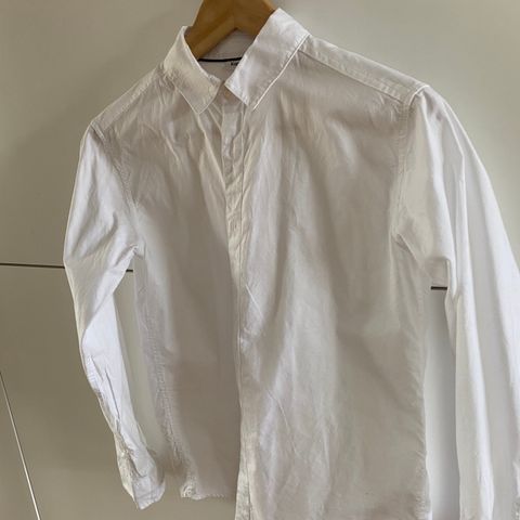 Hvit skjorte i str.164