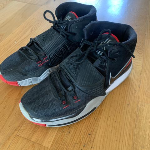 Nike Kyrie str 42