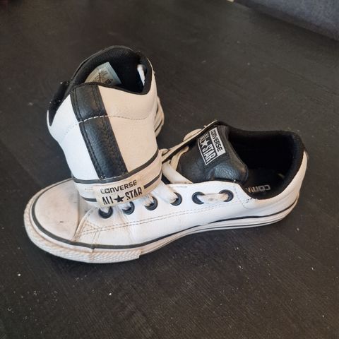 Converse i skinn str 37