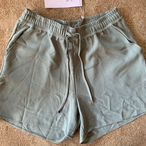 Ny pen shorts str. S (34/36) selges