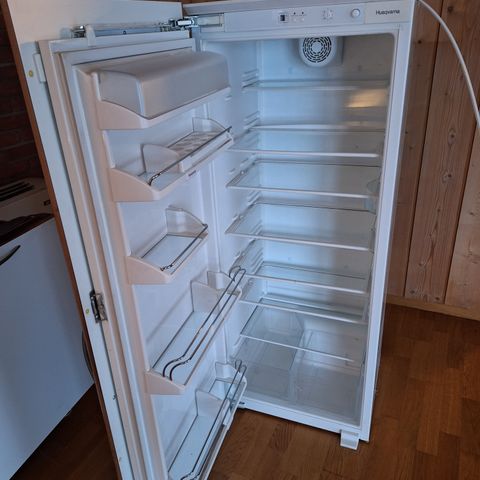 Kjøleskap for integrering selges rimelig